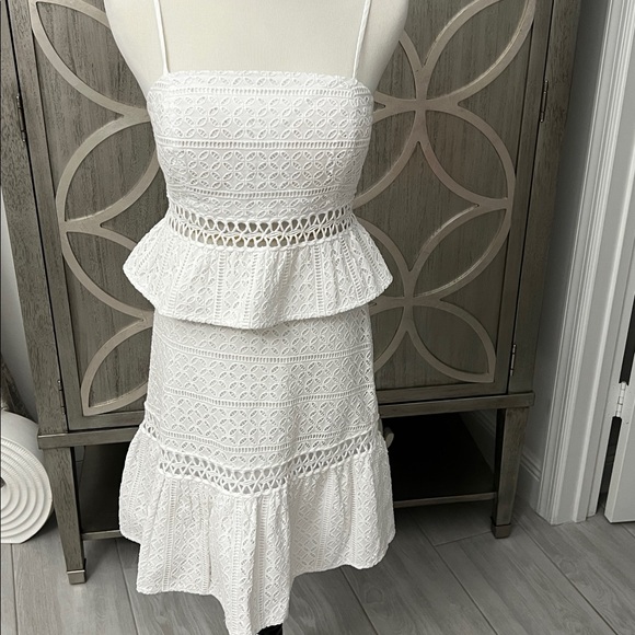 Lilly Pulitzer White 2 piece Lace Peplum top with matching skirt - Picture 2 of 6